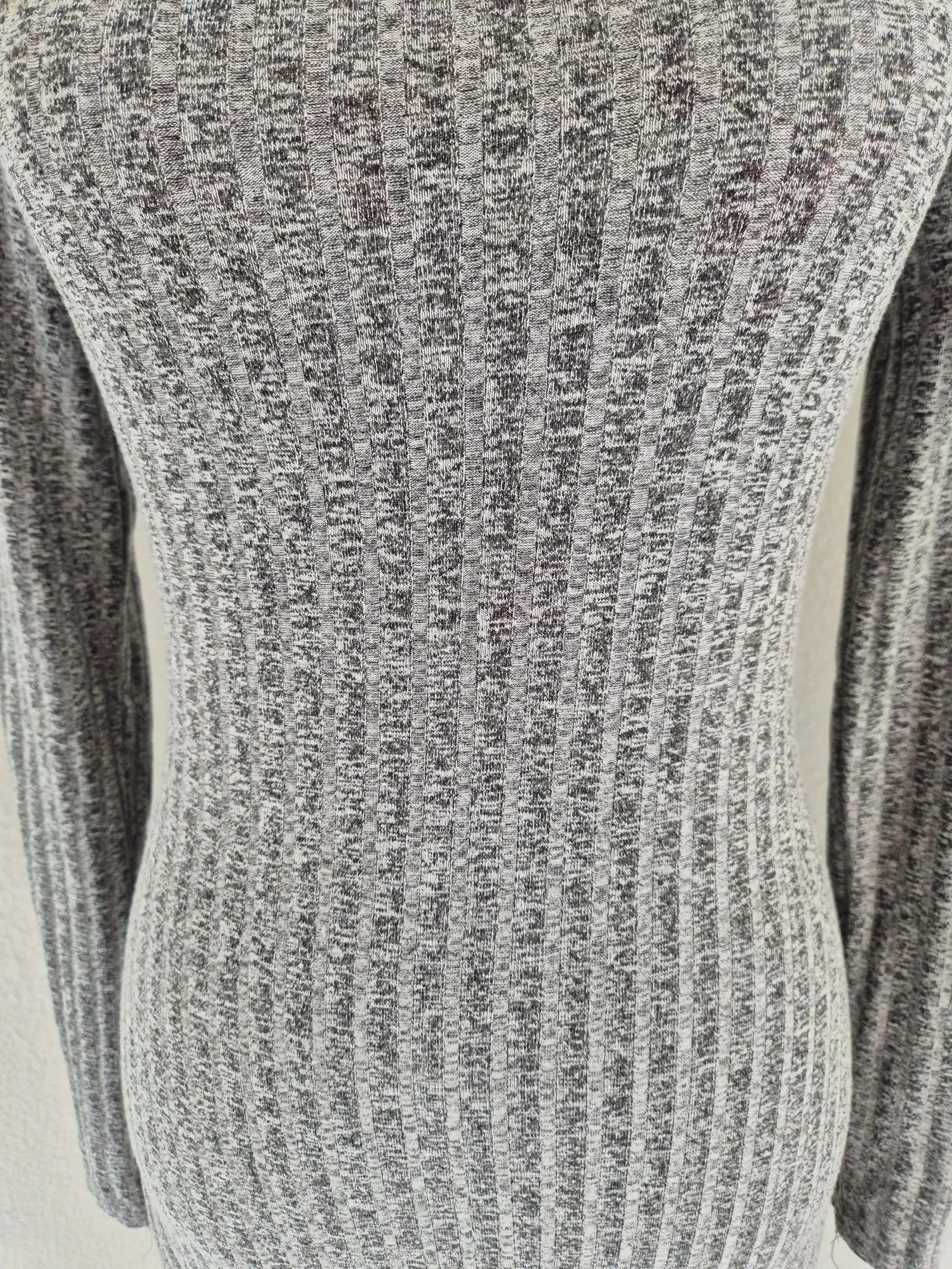 Robe pull côtelée Allyson Collection G cinza costas abertas mangas compridas justa chique – photo 2
